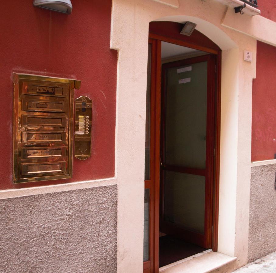 Right House - Characteristic Marina District Apartment Cagliari Ngoại thất bức ảnh