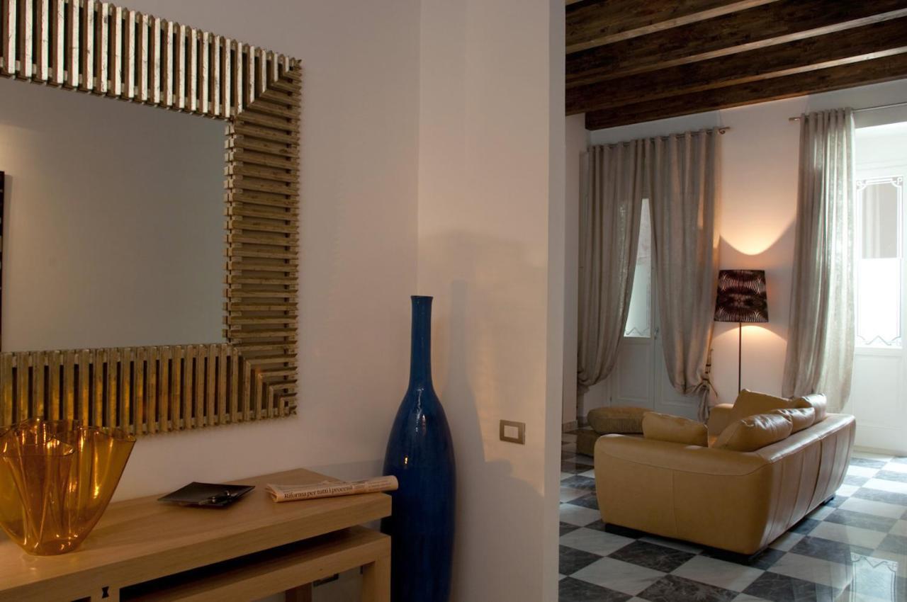 Right House - Characteristic Marina District Apartment Cagliari Ngoại thất bức ảnh