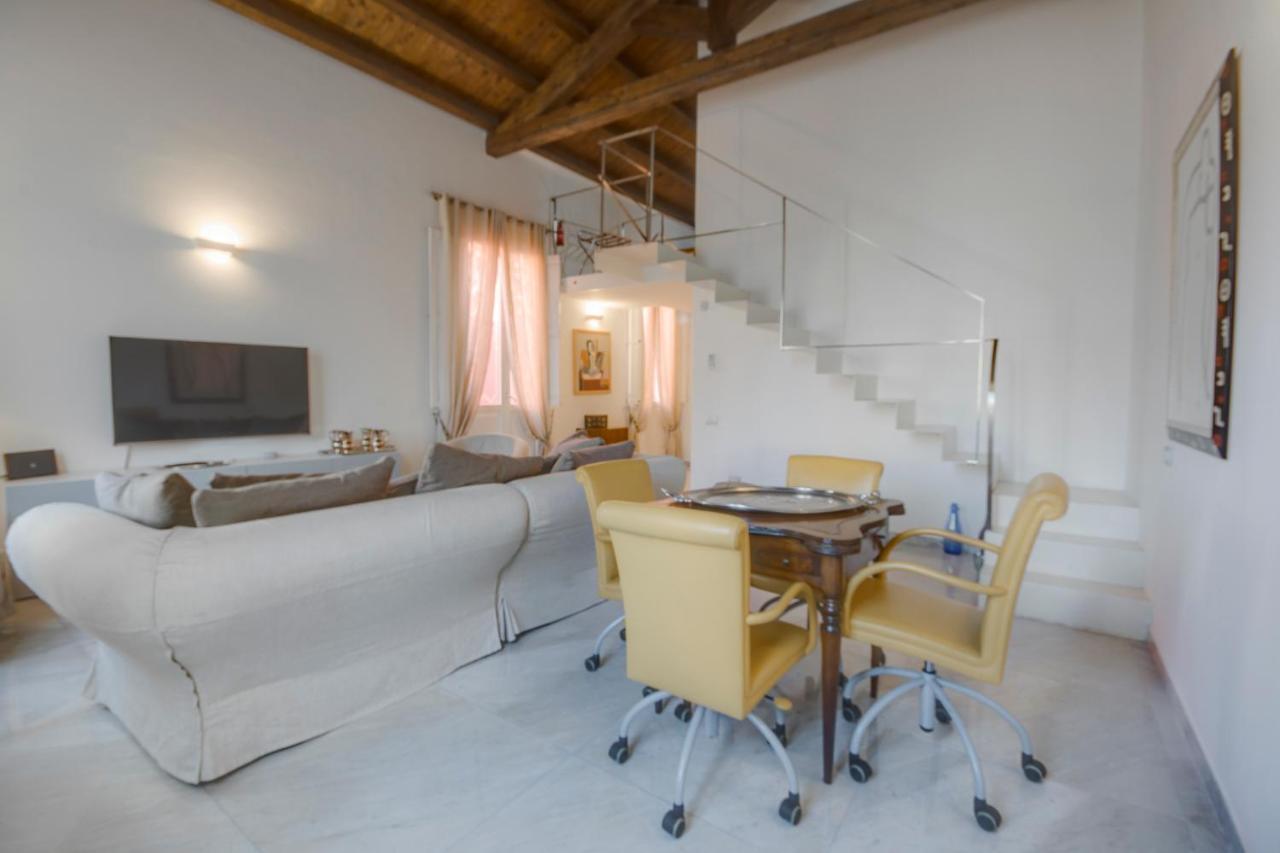 Right House - Characteristic Marina District Apartment Cagliari Ngoại thất bức ảnh